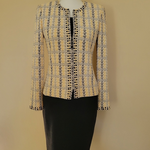 St John Collection  Black and Yellow Embellished Jacket Black Skirt Suit Sz 2 - Picture 2 of 8